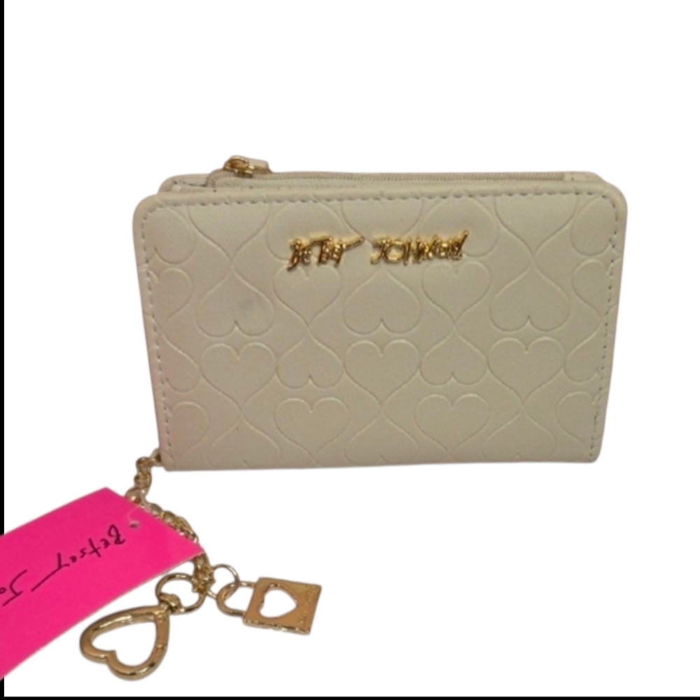 🤍🔹️Betsey Johnson 🔹️chalk Quilted Heart Zip Trifold Wallet XOKAYRA - Picture 1 of 9